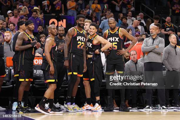 Torrey Craig, Chris Paul, Terrence Ross, Deandre Ayton, Devin Booker, Kevin Durant and head coach Monty Williams of the Phoenix Suns react during the...