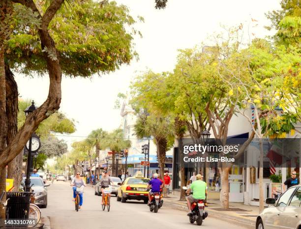 main street, key west. - duval street stockfoto's en -beelden