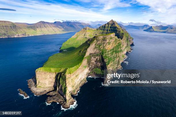 aerial view of kallur lighthouse on cliffs, faroe islands - north atlantic ocean stock pictures, royalty-free photos & images