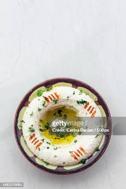 middle eastern hummus houmous chickpea dip starter snack food set - libanon stock-fotos und bilder