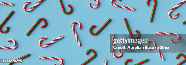 christmas banner background of christmas candy cane on a blue background,3d rendering,romania - candy cane stock-fotos und bilder