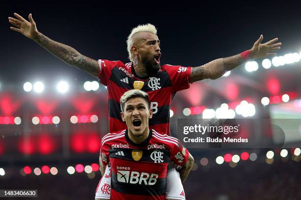 Pedro of Flamengo celebrates with Arturo Vidal of Flamengo after scoring the first goal of his team during the match between Flamengo and Ñublense as...