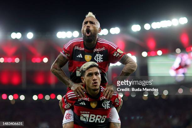 Pedro of Flamengo celebrates with Arturo Vidal of Flamengo after scoring the first goal of his team during the match between Flamengo and Ñublense as...