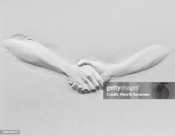 relief of handshake - relevo imagens e fotografias de stock