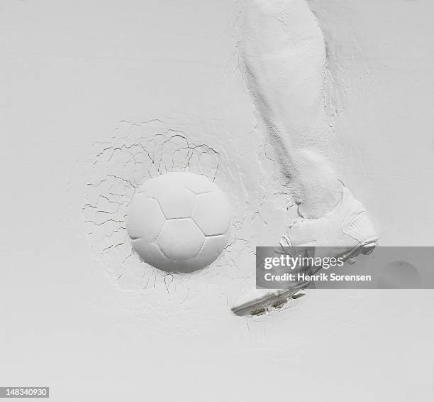 relief of football player - studded imagens e fotografias de stock