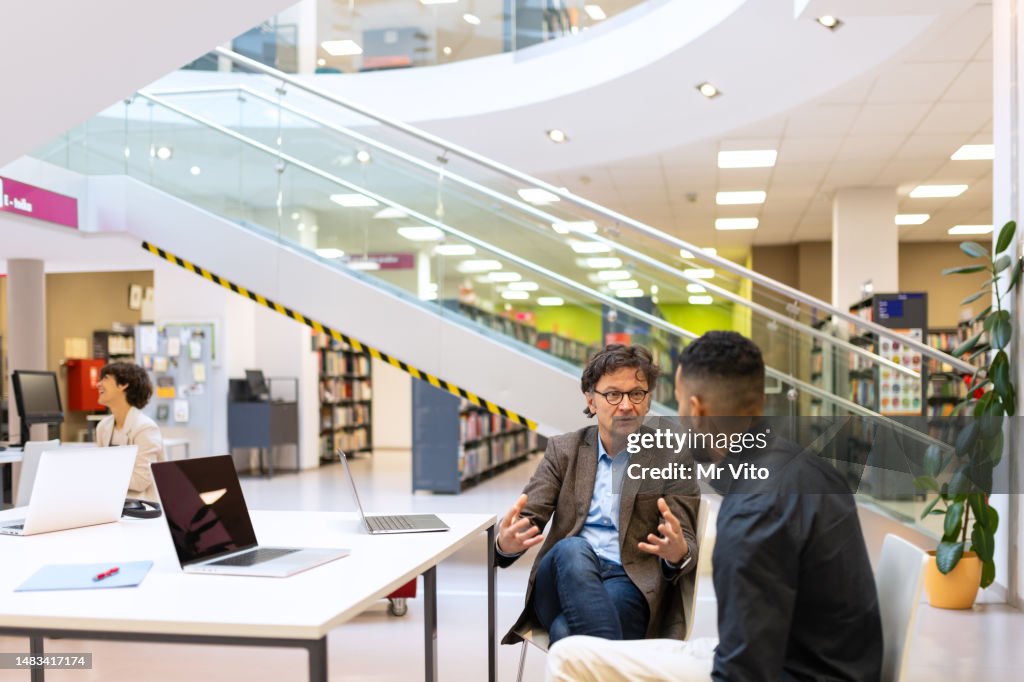 図書館の読者と学生