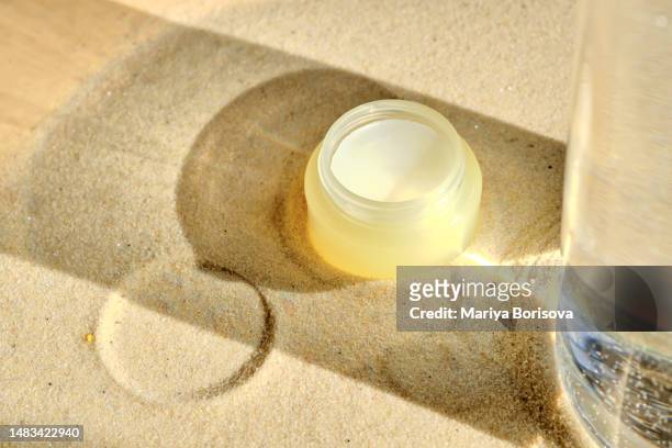 moisturizing lip mask on the sand. - lip balm stock-fotos und bilder