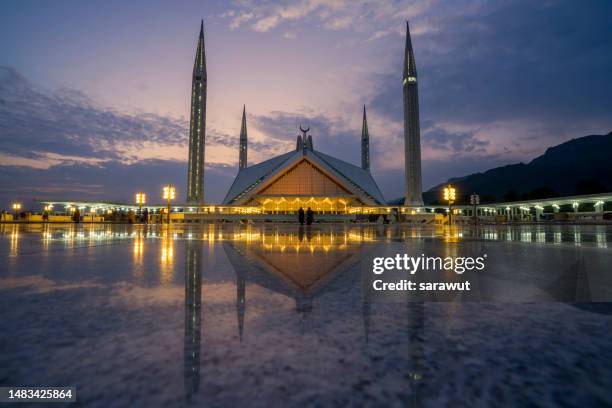 beautiful sunset at faisal mosque is the mosque in islamabad, pakistan - islamabad ストックフォトと画像