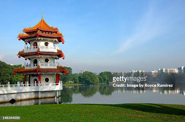 pagoda - classical chinese garden fotografías e imágenes de stock