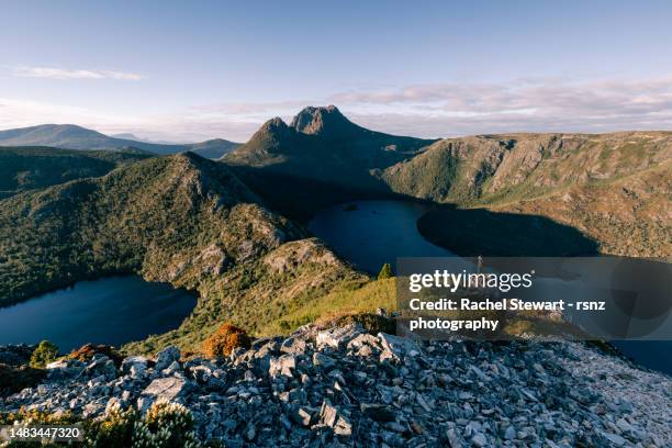 cradle mountain hike tasmania - cradle mountain stock-fotos und bilder