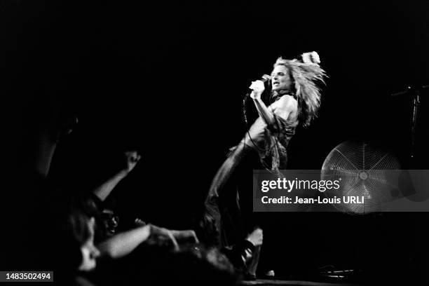 David Lee Roth, chanteur du groupe van Halen, en concert au Pavillon de Paris le 22 juin 1979