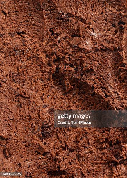 full frame texture background of chocolate ice cream - sorvete chocolate chip - fotografias e filmes do acervo