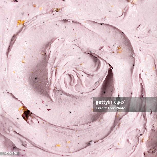 frozen berry yogurt texture. full frame background of pink ice cream texture - sorvete chocolate chip - fotografias e filmes do acervo