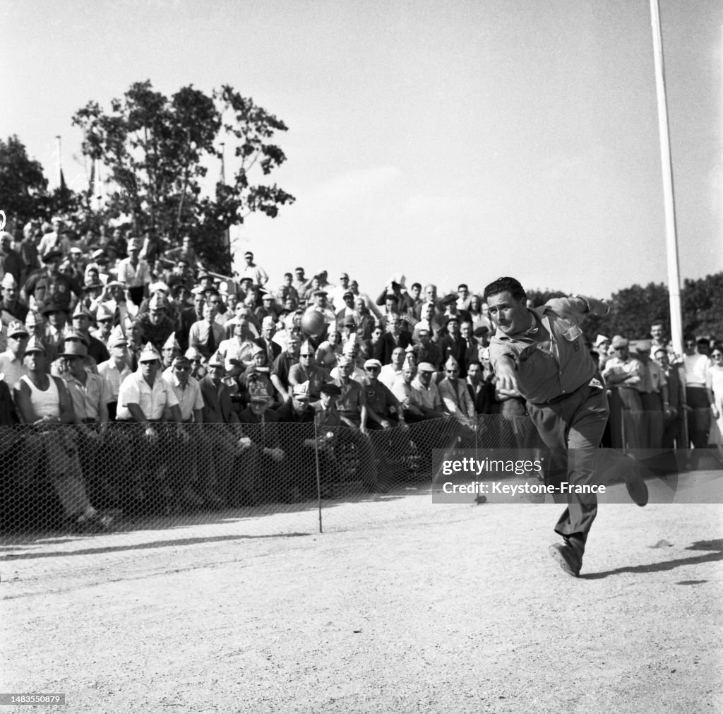 La finale du championnat de France de pétanque à Paris, en 1955. News