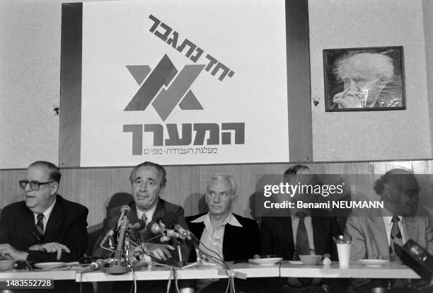 Conférence de presse du parti travailliste de mai 1981 animé par Abba Eban, Shimon Perez, Haïm Bar-Lev et Haim Ben-Shahar