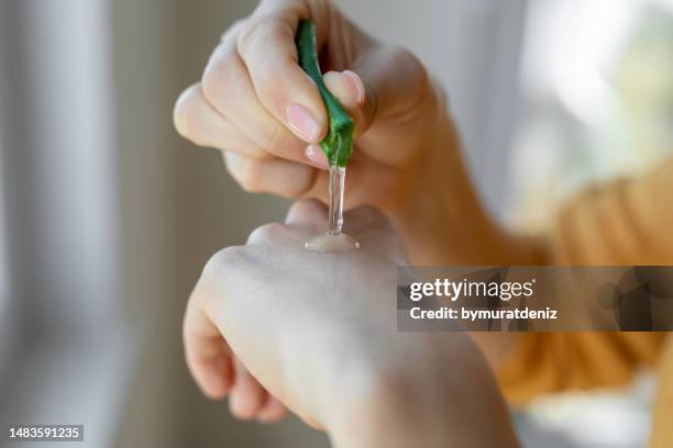 applying aloe vera - aloe vera plant stock pictures, royalty-free photos & images