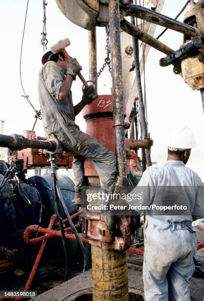 Work Over Rig Workers 601 Work Over Rig Stock Photos, High-Res Pictures, and Images - Getty ...