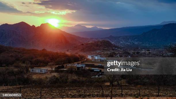 tepoztlan sunset - morelos stock-fotos und bilder