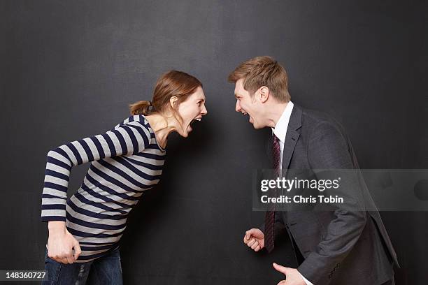 couple fighting - rupture photos et images de collection