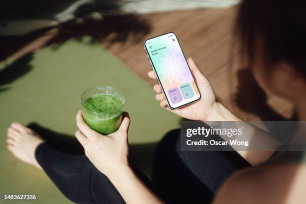 young woman making using wellness app on smartphone - metabolism 個照片及圖片檔