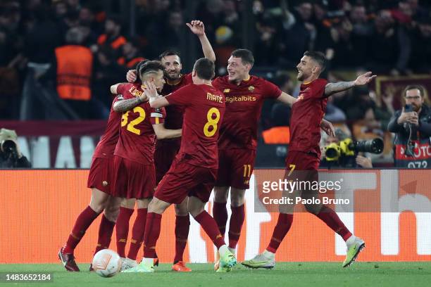 Leonardo Spinazzola of AS Roma celebrates after scoring the team's first goal with teammates during the UEFA Europa League Quarterfinal Second Leg...