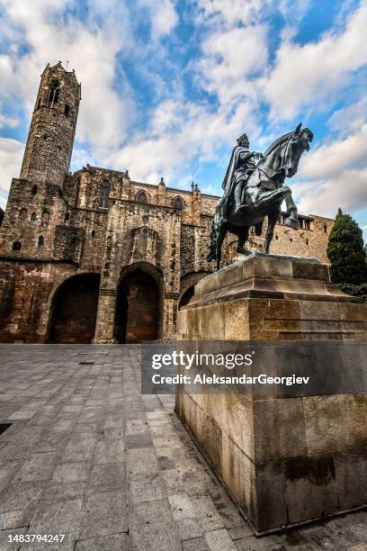 Building With Ramon Statue 39 Ramon Berenguer Iii Of Barcelona Stock Photos, High-Res Pictures ...