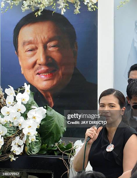 Zsa Zsa Padilla speaks as she attends the funeral of her long time partner Rodolfo Vera Quizon known as Dolphy, the Philippines' 'King of Comedy' at...