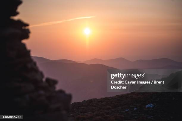 cairn and mountains in new hampshire's white mountains at sunrise - appalachian rock layers stock pictures, royalty-free photos & images