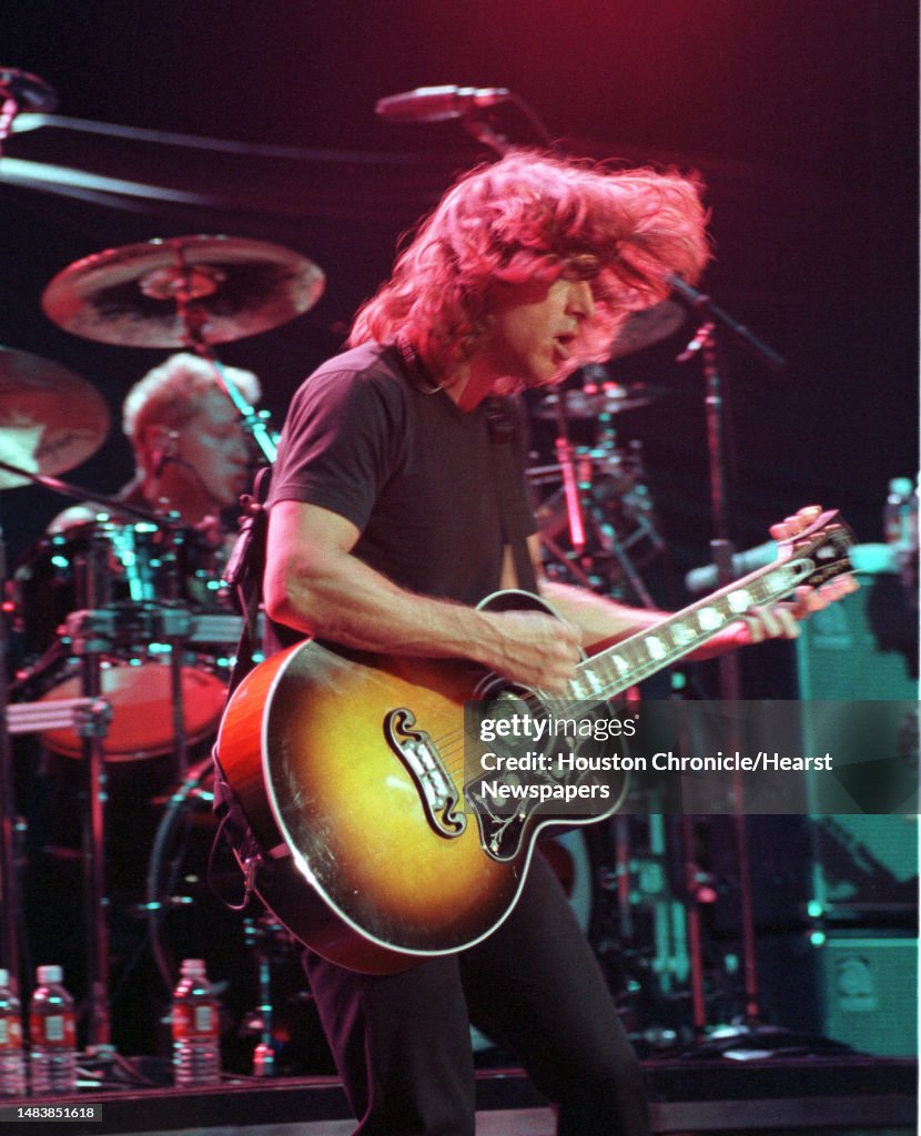 Ed Roland Images Collective Soul lead singer Ed Rolandl performs during his group's ...