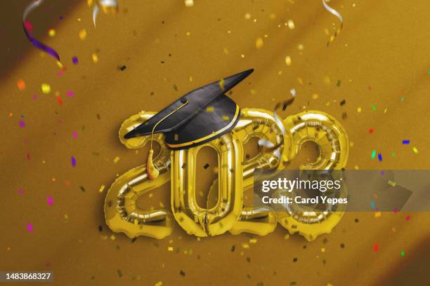 class of 2023 lettering with graduation cap - college awards foto e immagini stock