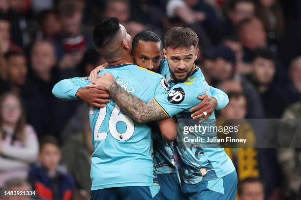 Theo Walcott of Southampton celebrates with teammates Carlos Alcaraz and Adam Armstrong of Southampton after scoring the team's second goal during...