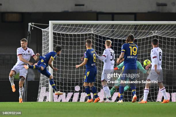 Simone Verdi of Hellas Verona scores the team's second goal during the Serie A match between Hellas Verona and Bologna FC at Stadio Marcantonio...