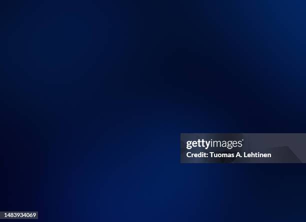 soft and blurred dark blue grainy textured gradient background. - blue background photos et images de collection