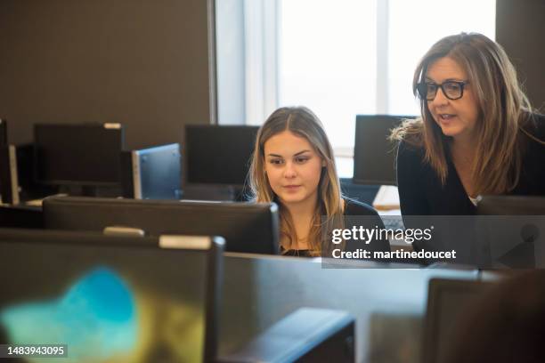 338 Seniors Computer Lab Stock Photos, High-Res Pictures, and Images ...