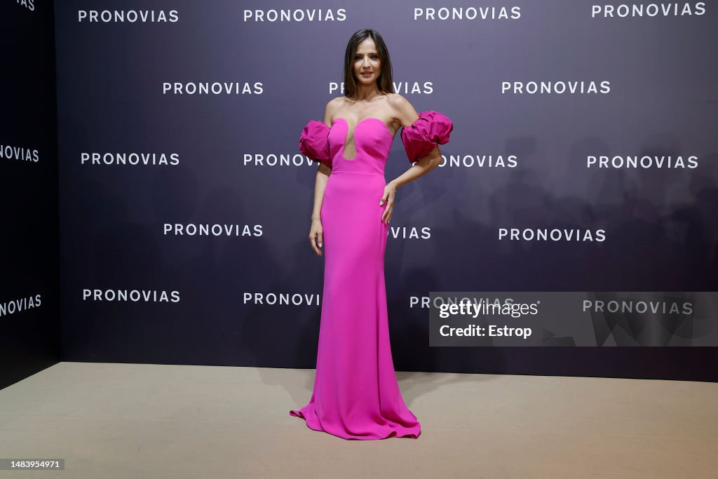 silvia-zamora-posing-at-the-photocall-before-the-pronivias-show-as-part-of-the-barcelona.jpg