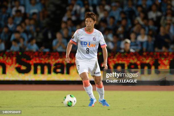 Kazuyuki Moriyasu of Sanfrecce Hiroshima in action during the J.League J1 match between Kawasaki Frontale and Sanfrecce Hiroshima at Todoroki Stadium...