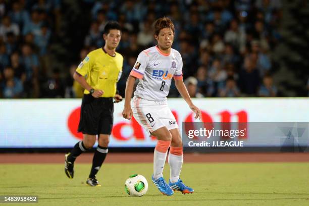 Kazuyuki Moriyasu of Sanfrecce Hiroshima in action during the J.League J1 match between Kawasaki Frontale and Sanfrecce Hiroshima at Todoroki Stadium...