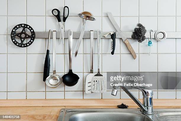 kitchen stuff - magnetwand stock-fotos und bilder
