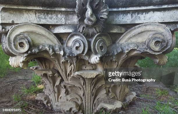 detail of classic corinthian order stone capital - corinthian stock pictures, royalty-free photos & images
