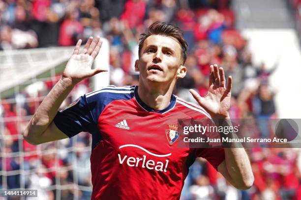 Ante Budimir of CA Osasuna celebrates after scoring the team's first goal during the LaLiga Santander match between CA Osasuna and Real Betis at El...