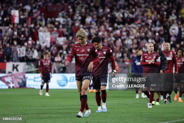 Vissel Kobe players show dejections after the J.LEAGUE Meiji Yasuda J1 9th Sec. Match between Vissel Kobe and Yokohama F･Marinos at NOEVIR Stadium...