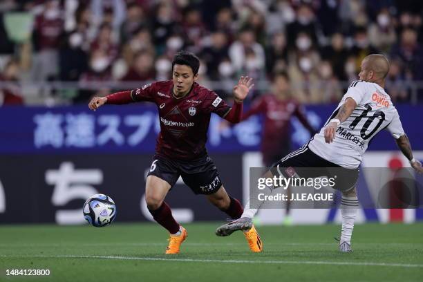 Mitsuki SAITO of Vissel Kobe in action during the J.LEAGUE Meiji Yasuda J1 9th Sec. Match between Vissel Kobe and Yokohama F･Marinos at NOEVIR...