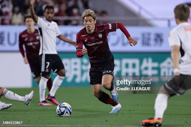 Yuya OSAKO of Vissel Kobe in action during the J.LEAGUE Meiji Yasuda J1 9th Sec. Match between Vissel Kobe and Yokohama F･Marinos at NOEVIR Stadium...