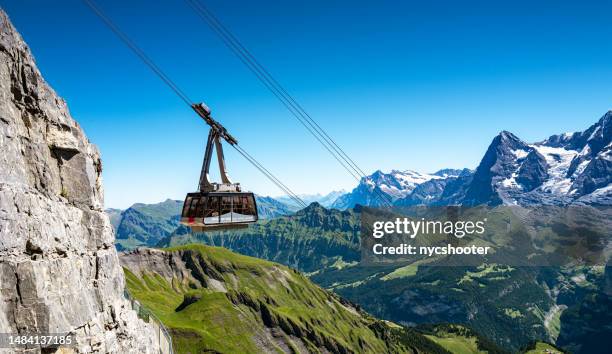 suisse voyage - téléphérique aérien de murren à schilthorn - lauterbrunnen photos et images de collection