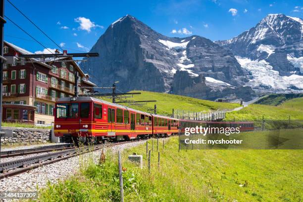 switzerland travel - jungfraujoch railway arriving the kleine scheidegg train station from jungfraujoch - jungfraujoch stockfoto's en -beelden