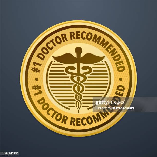 nummer 1 doctor recommended goldenes abzeichen auf dunklem hintergrund - lapel stock-grafiken, -clipart, -cartoons und -symbole
