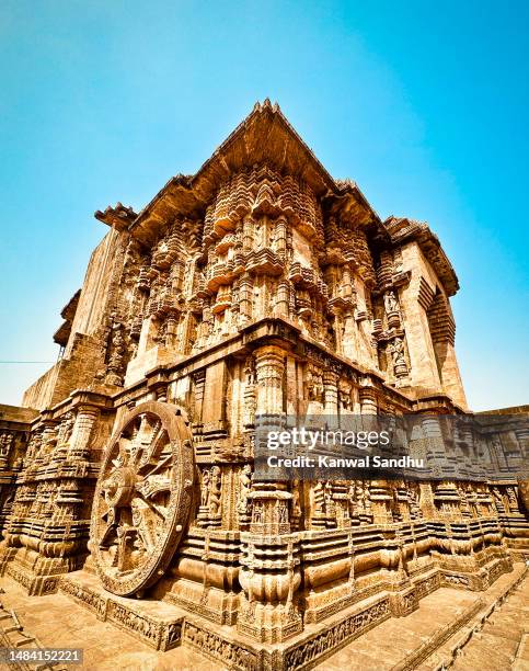 konark sun temple on a clear winter day with blue skies - konark temple stockfoto's en -beelden