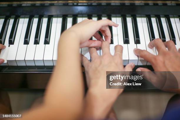 piano moment - profesional amateur imagens e fotografias de stock