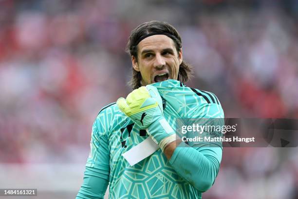 Yann Sommer of FC Bayern Munich looks dejected following the team's defeat during the Bundesliga match between 1. FSV Mainz 05 and FC Bayern München...