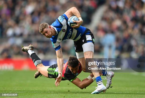 Ruaridh McConnochie of Bath is tackled by Nick David of Harlequins during the Gallagher Premiership Rugby match between Harlequins and Bath Rugby at...